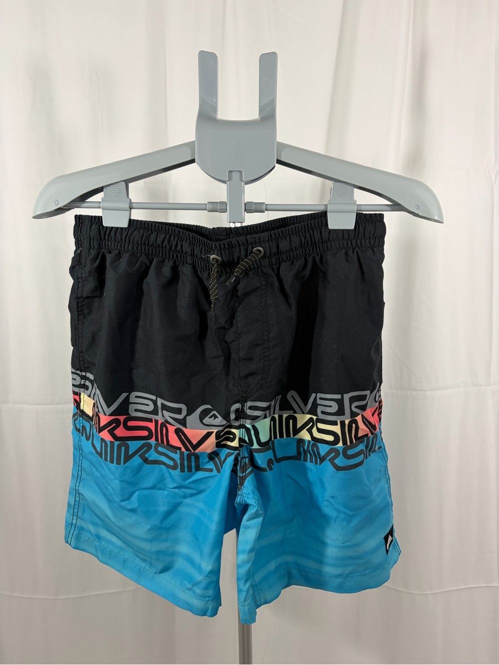 NWT Quiksilver Boys Size XL 18/20 Black and Blue Patterned Swim Shorts